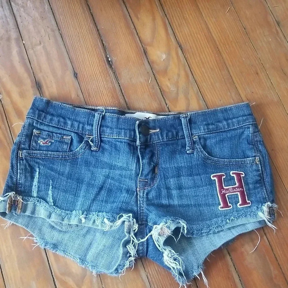 - Hollister jean shorts - Picture 2 of 5